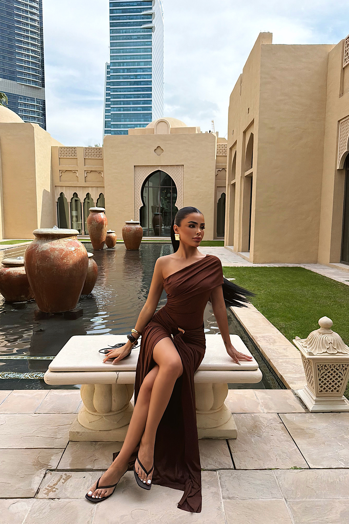 Acı Kahve Nicolette uzun yırtmaçlı elbise ATE-4603