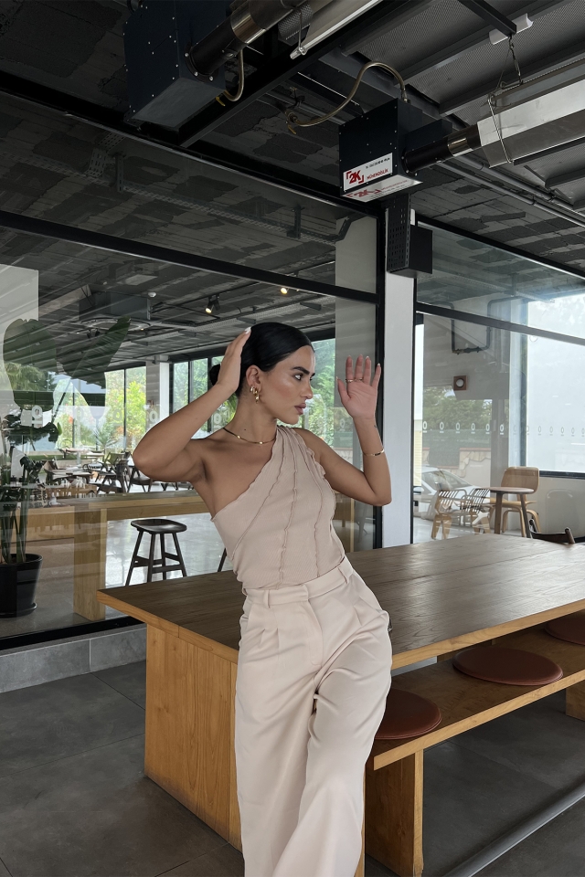 Bej Dikiş Detay Tek Kol Crop Top
