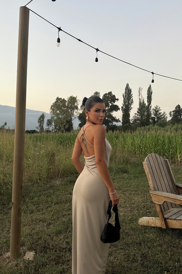 Bej Sırt Detay Derin Yırtmaçlı Elbise ATE8189