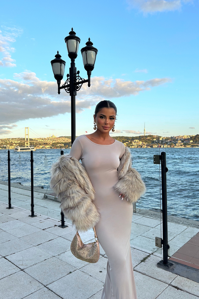 Bej Sırtı Bağlamalı Uzun Elbise ATE8497