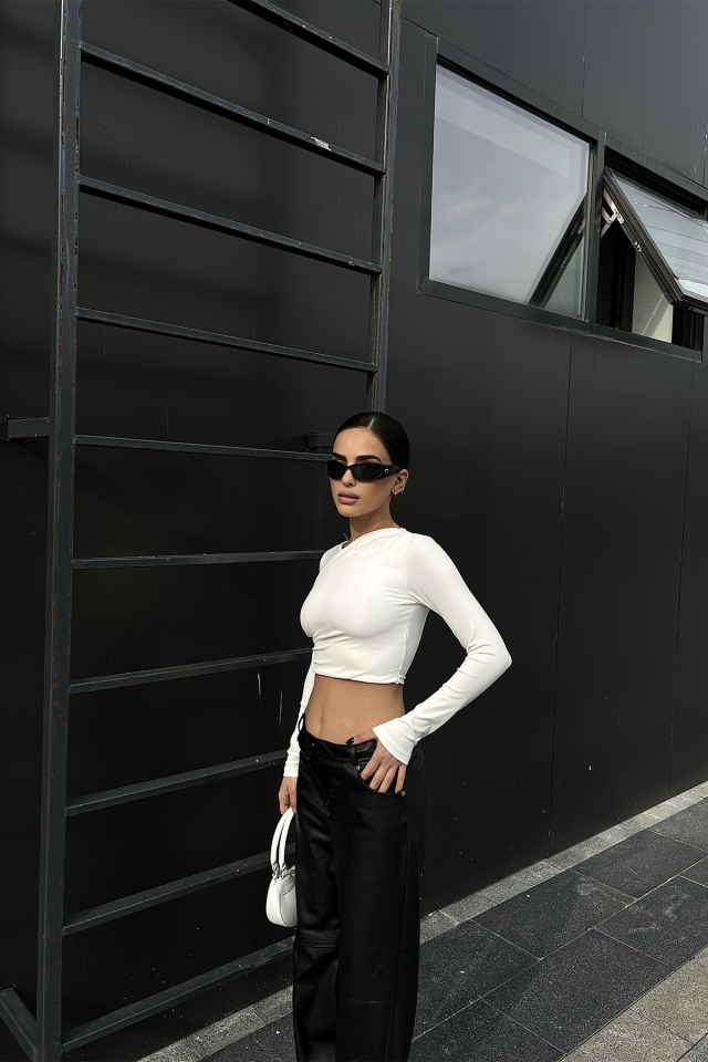 Beyaz Asimetrik Kesim Uzun Kol Crop Top ATE4733