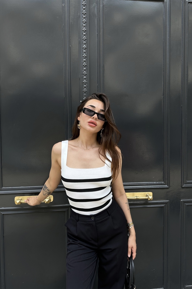 Beyaz Askılı Kare Yaka Crop Top