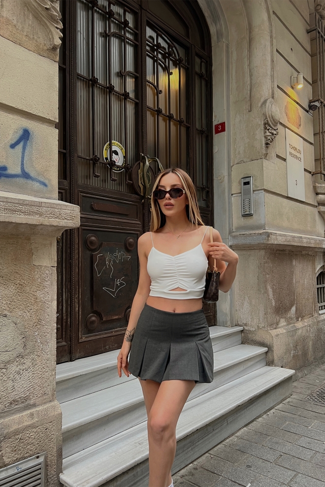 Beyaz Askılı Pencere Detay Crop Top ATE6839 - EYYO