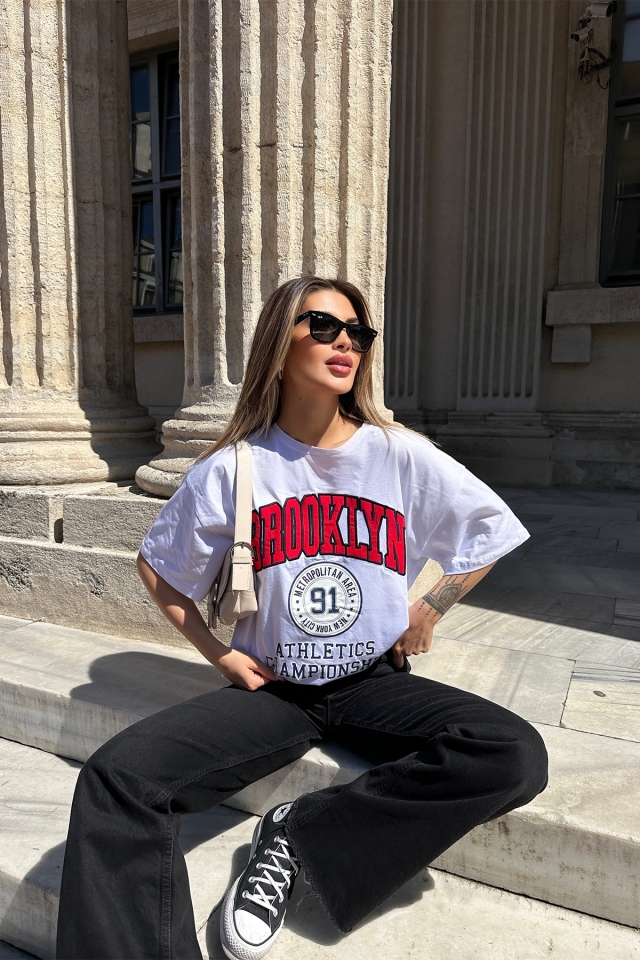 Beyaz Broklyn Yazılı Tişört ATE5303