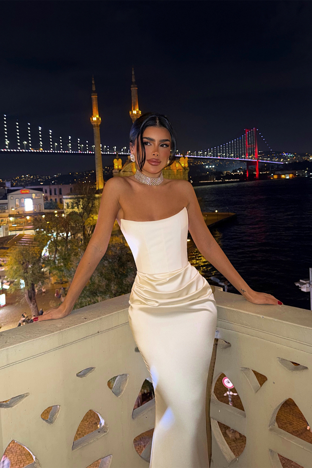 Beyaz Büzgü Detay Uzun Elbise ATE-4376 - EYYO