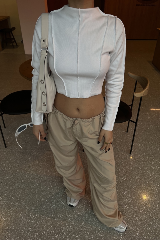 Beyaz Dikiş Detay Crop Top ATE4341