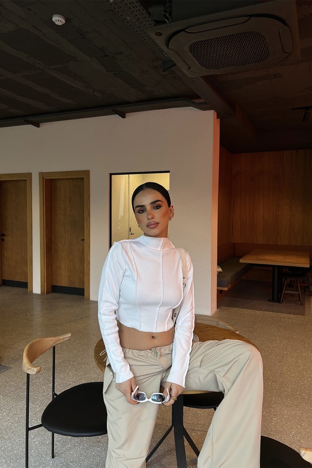 Beyaz Dikiş Detay Crop Top ATE4341