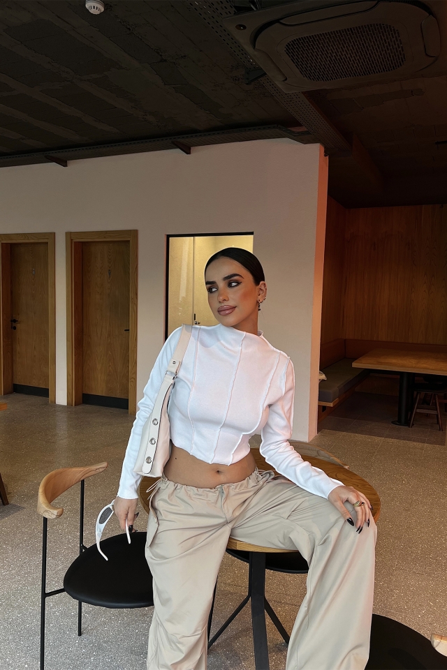 Beyaz Dikiş Detay Crop Top ATE4341