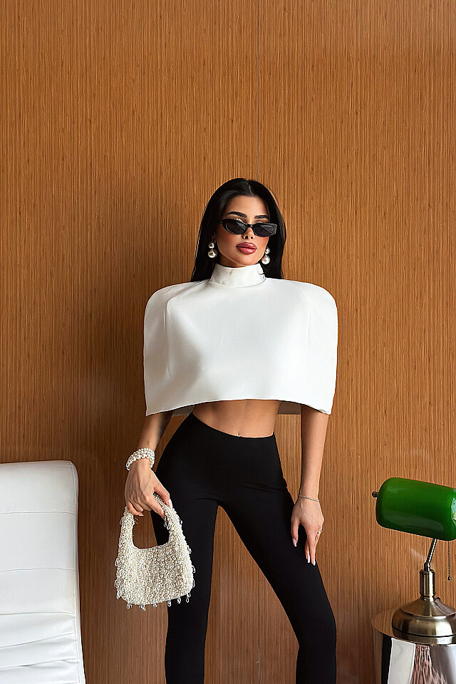 Beyaz Suuti Crop Bluz