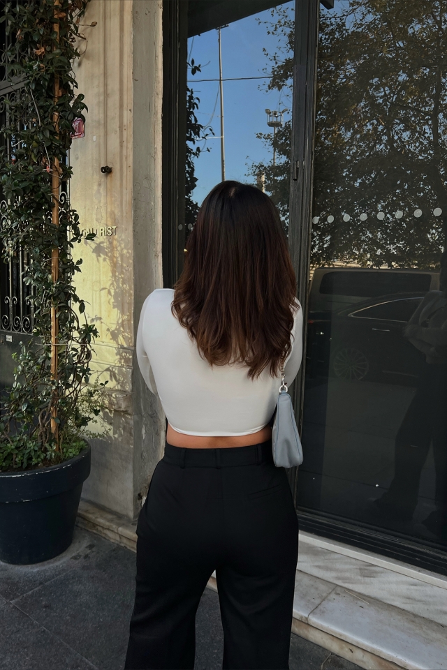 Beyaz Halka Detay Crop Top ATE2226