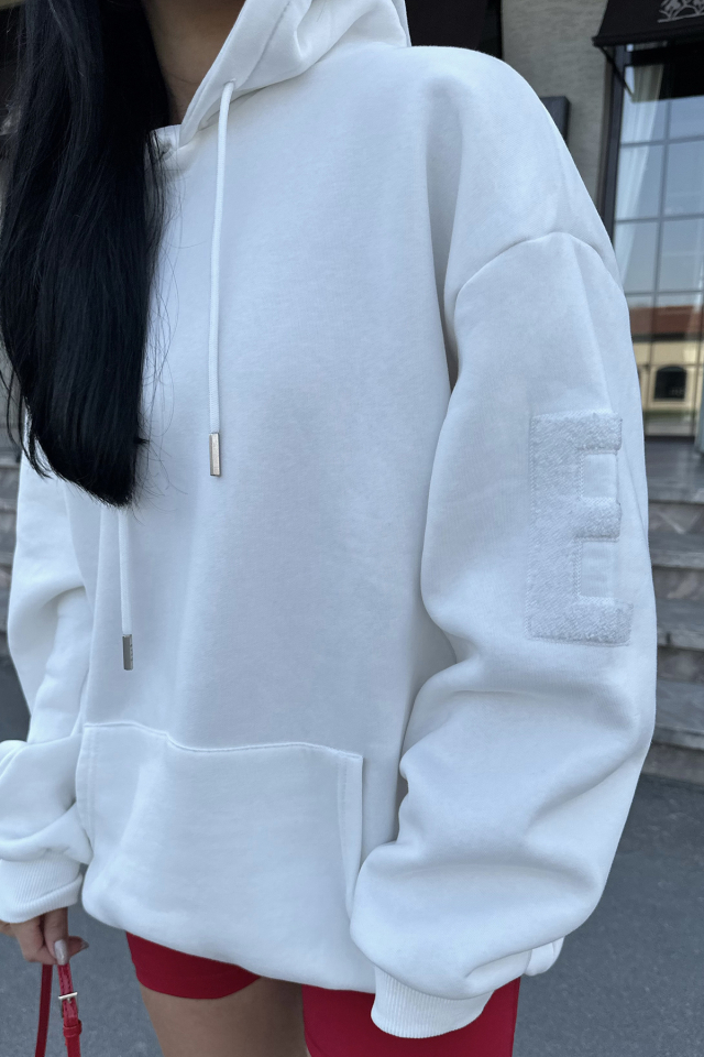 Beyaz Kapşonlu E Nakışlı Sweat ATE-0753