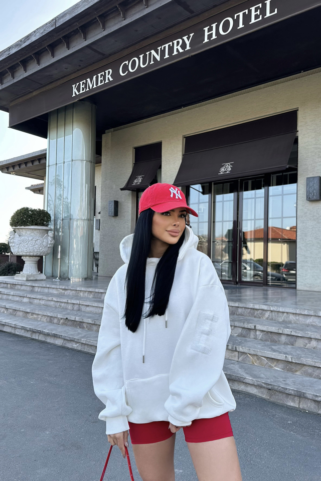Beyaz Kapşonlu E Nakışlı Sweat ATE-0753