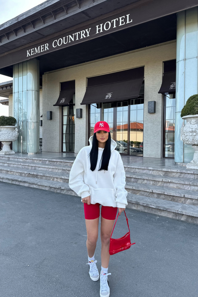 Beyaz Kapşonlu E Nakışlı Sweat ATE-0753