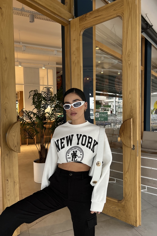 Beyaz New York Baskılı Crop Top ATE3352