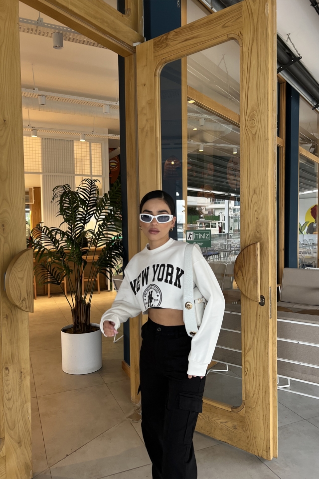 Beyaz New York Baskılı Crop Top ATE3352