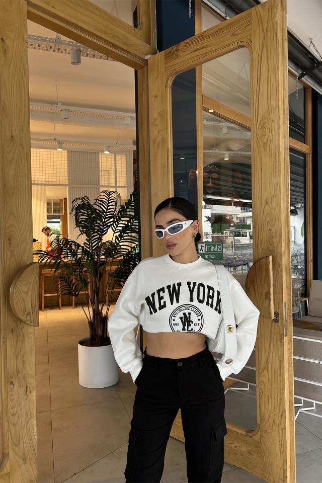 Beyaz New York Baskılı Crop Top ATE3352