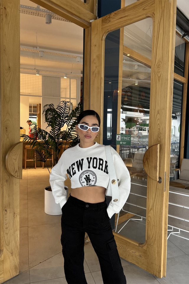 Beyaz New York Baskılı Crop Top ATE3352