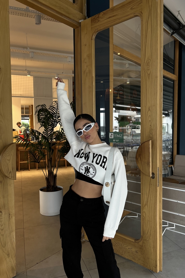 Beyaz New York Baskılı Crop Top ATE3352