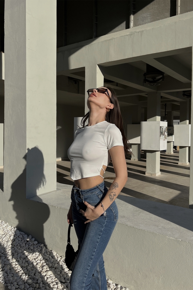 Beyaz Sırt Detay Crop Top ATE5123