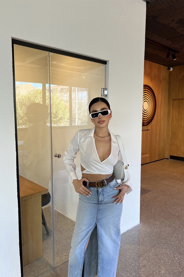 Beyaz Sırt Detay Gömlek Yaka Crop Top