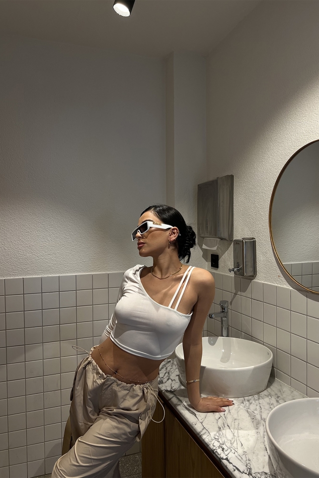 Beyaz Tek Kol Crop Top ATE3267