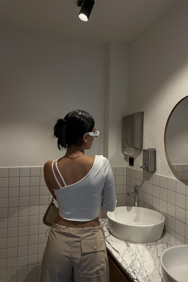 Beyaz Tek Kol Crop Top ATE3267