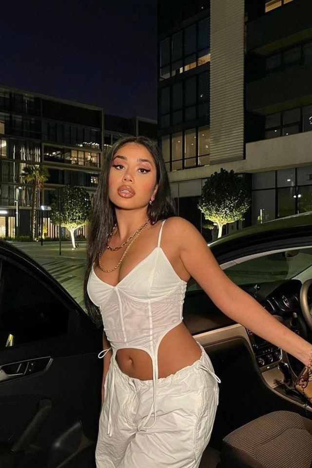 Beyaz Tül Detay Askılı Crop Top ATE3820