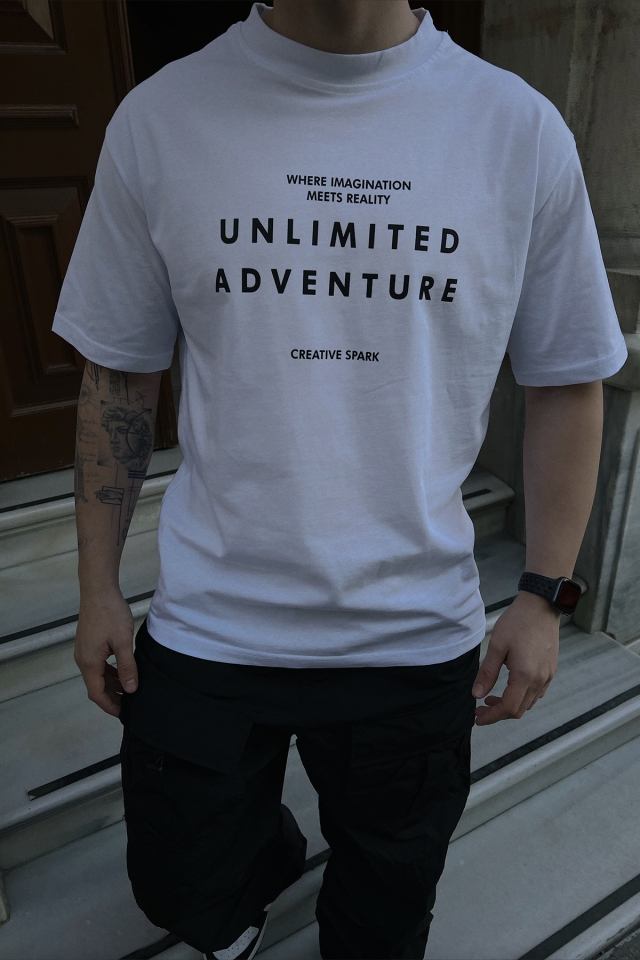 Beyaz Unlımıted Adventure Yazılı Tişört ATE5016
