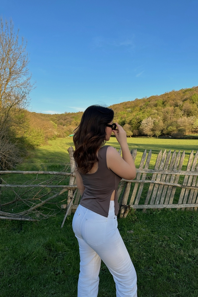 Kahverengi Yırtmaç Detay Crop Top ATE5340