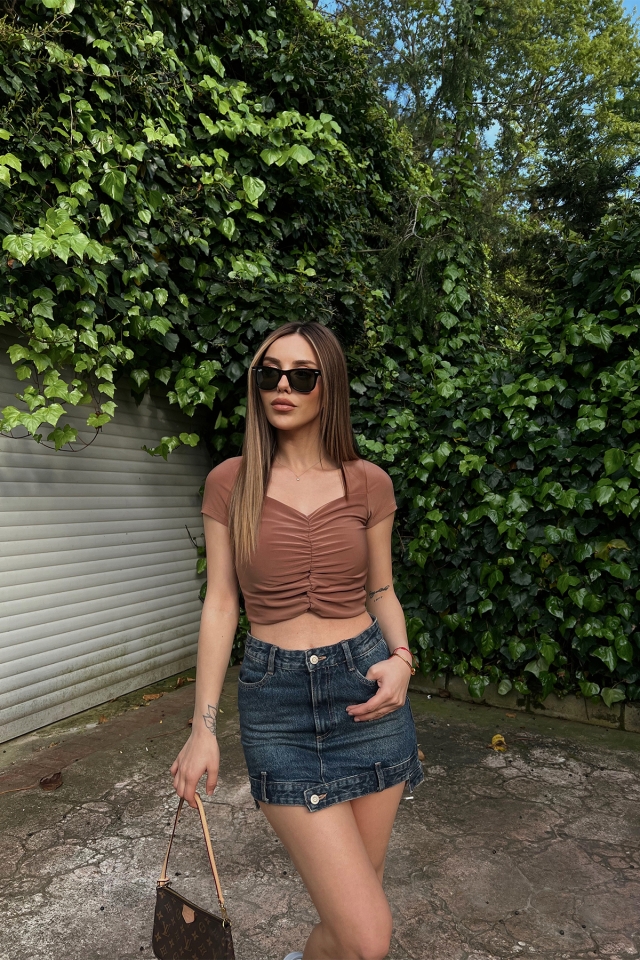 Kahverengi Önü Büzgülü Crop Top ATE6409