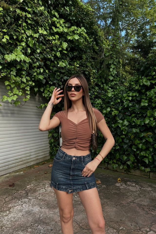 Kahverengi Önü Büzgülü Crop Top ATE6409