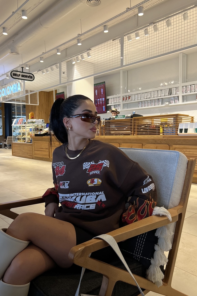 Kahverengi Racing Baskılı Sweatshirt ATE2951