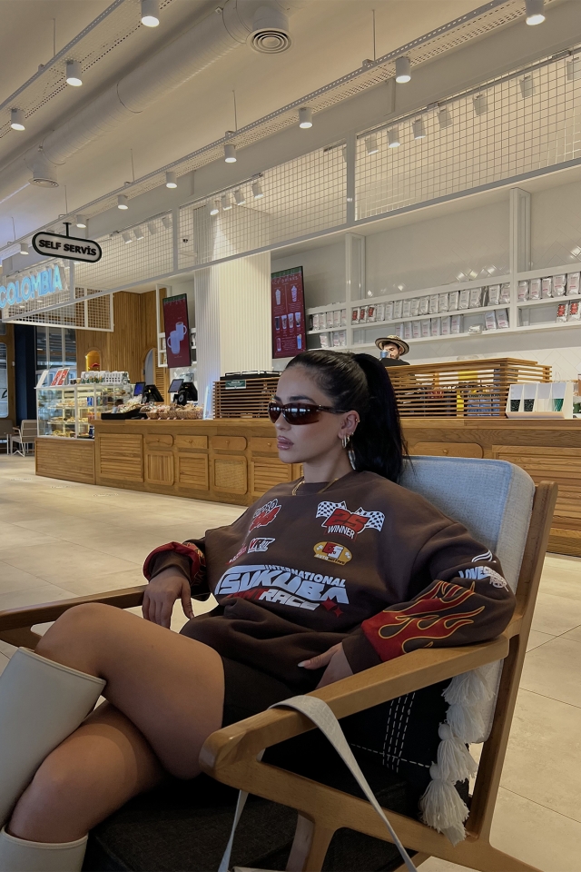 Kahverengi Racing Baskılı Sweatshirt ATE2951