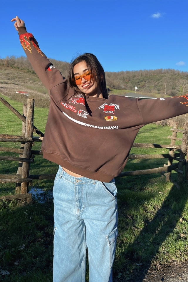 Kahverengi Racing Baskılı Sweatshirt ATE2951
