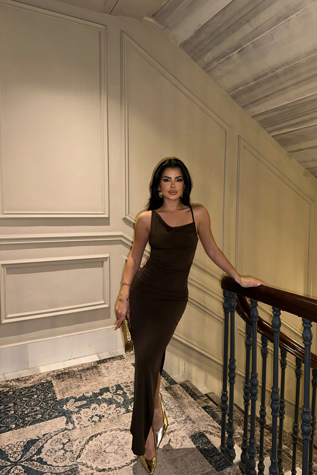 Kahverengi Yanları Büzgülü Uzun Elbise ATE8745 - EYYO