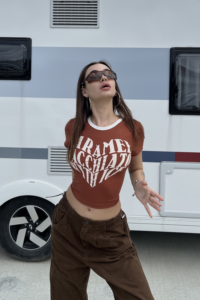 Kiremit Önü Yazılı Crop Top ATE6678