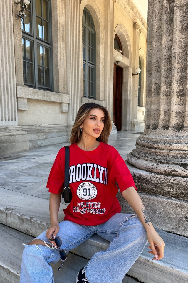 Kırmızı Broklyn Yazılı Tişört ATE5305