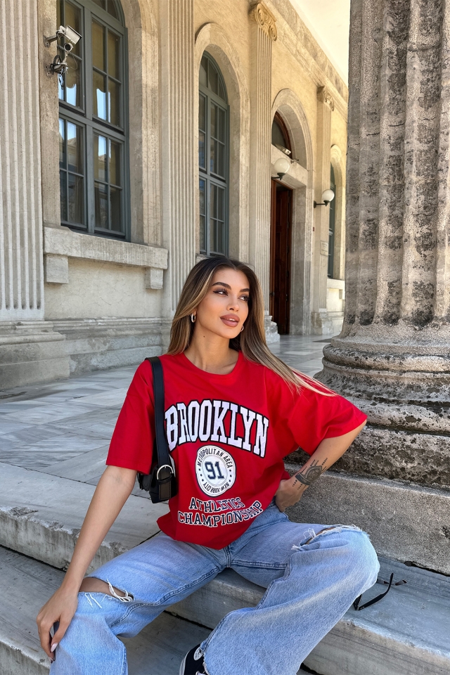 Kırmızı Broklyn Yazılı Tişört ATE5305