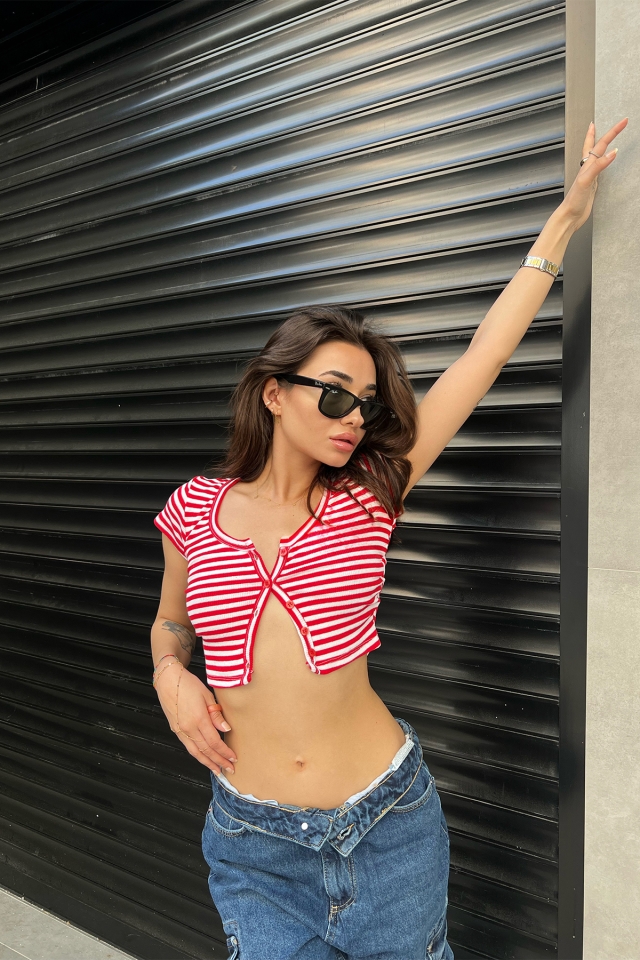 Kırmızı Düğme Detay Crop Top ATE6974
