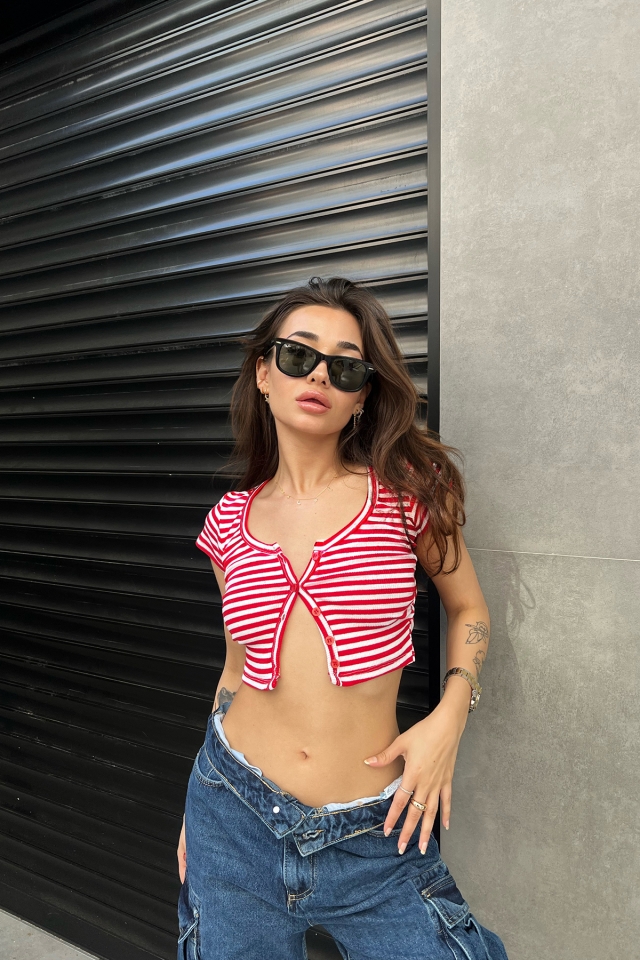 Kırmızı Düğme Detay Crop Top ATE6974
