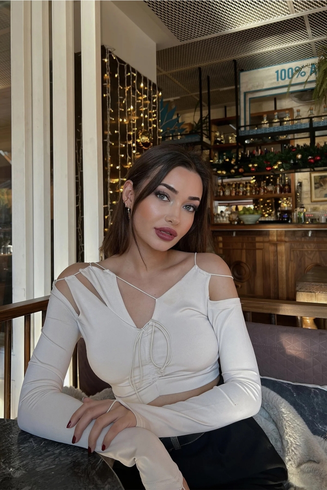 Krem Pencere Detay Bağlamalı Crop Top
