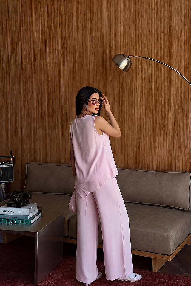 Pembe Pantolonlu Takım