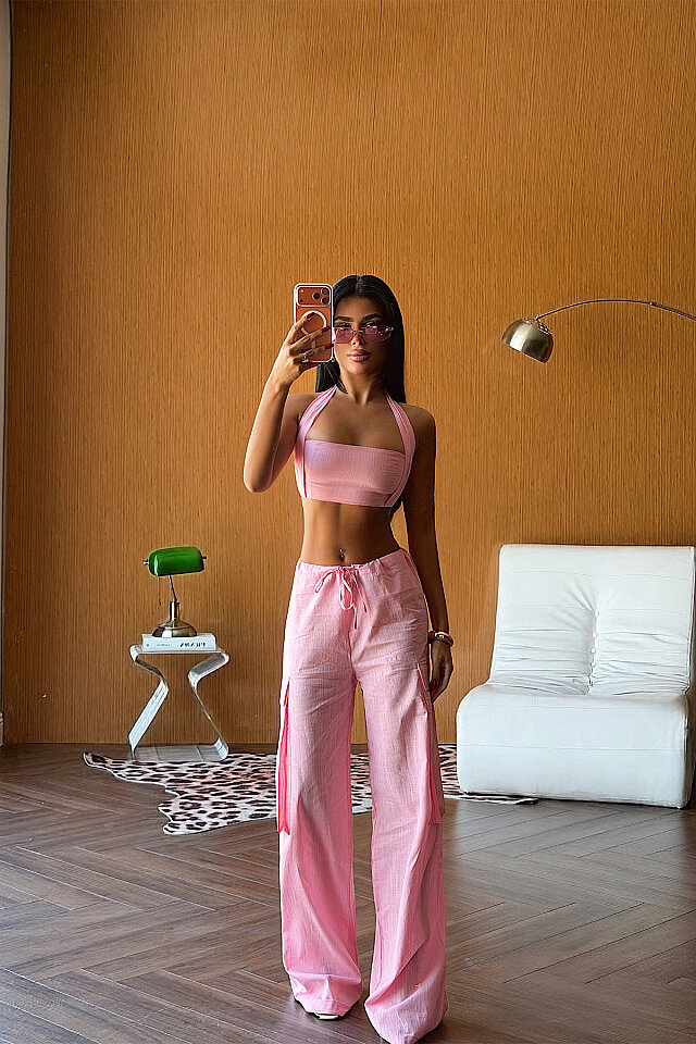 Pembe Pantolonlu Takım 