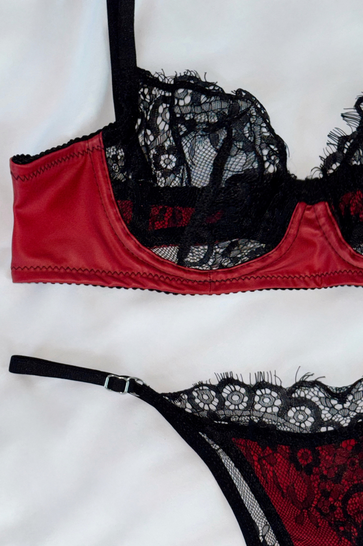 Pantiesdagi etuk rus ayollari