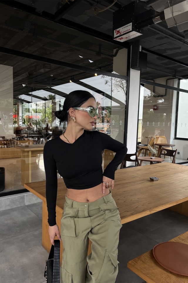 Siyah Asimetrik Kesim Bluz ATE2605 - EYYO