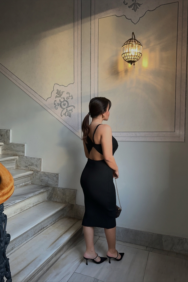 Siyah Askılı Yırtmaç Detay Elbise ATE3710