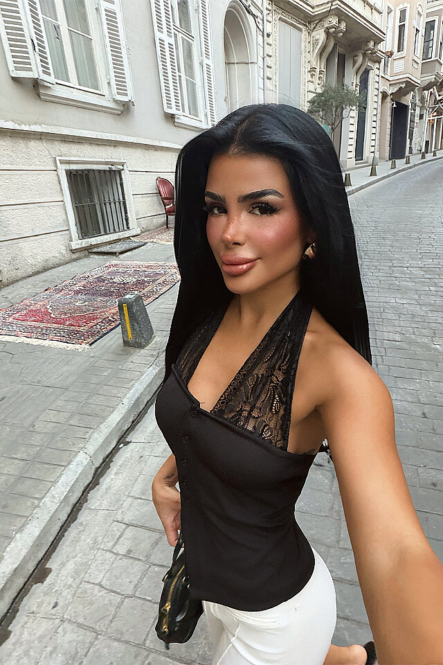 Siyah Bağlamalı Dantel Detay Crop Top