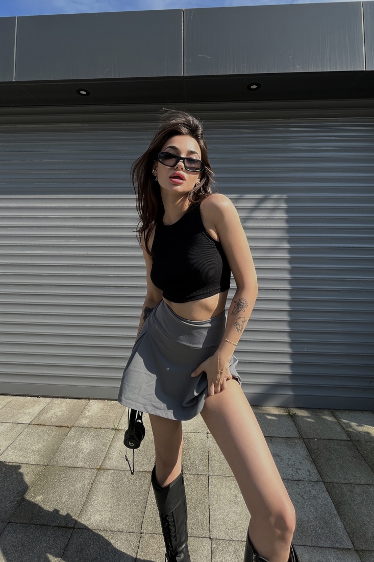 Ayolning jinsiy olatni qolida (video) Ringdagi janglarda porno tomosha qiling