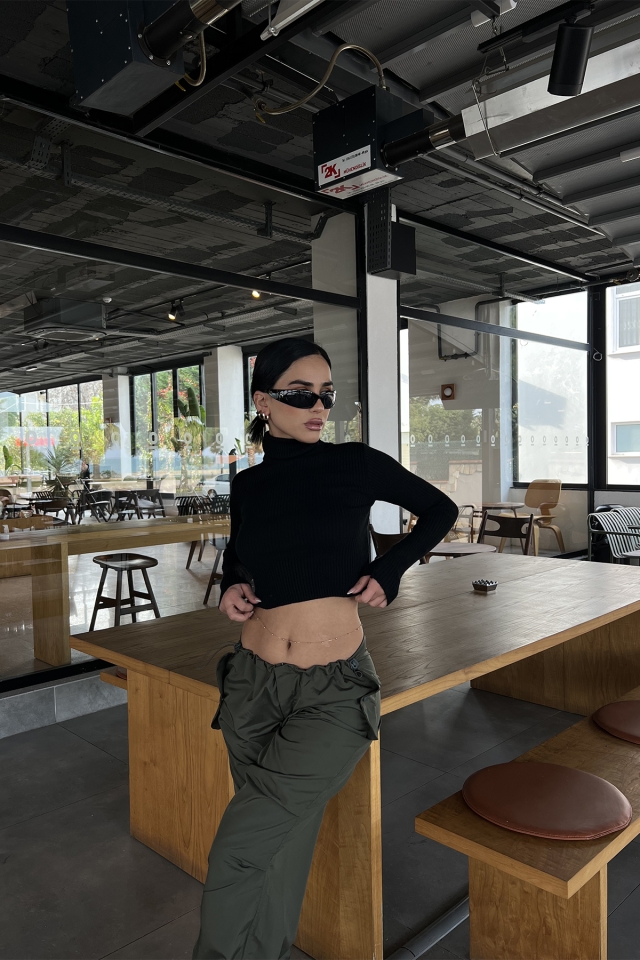 Siyah Boğazlı Fitilli Bluz ATE2953 - EYYO