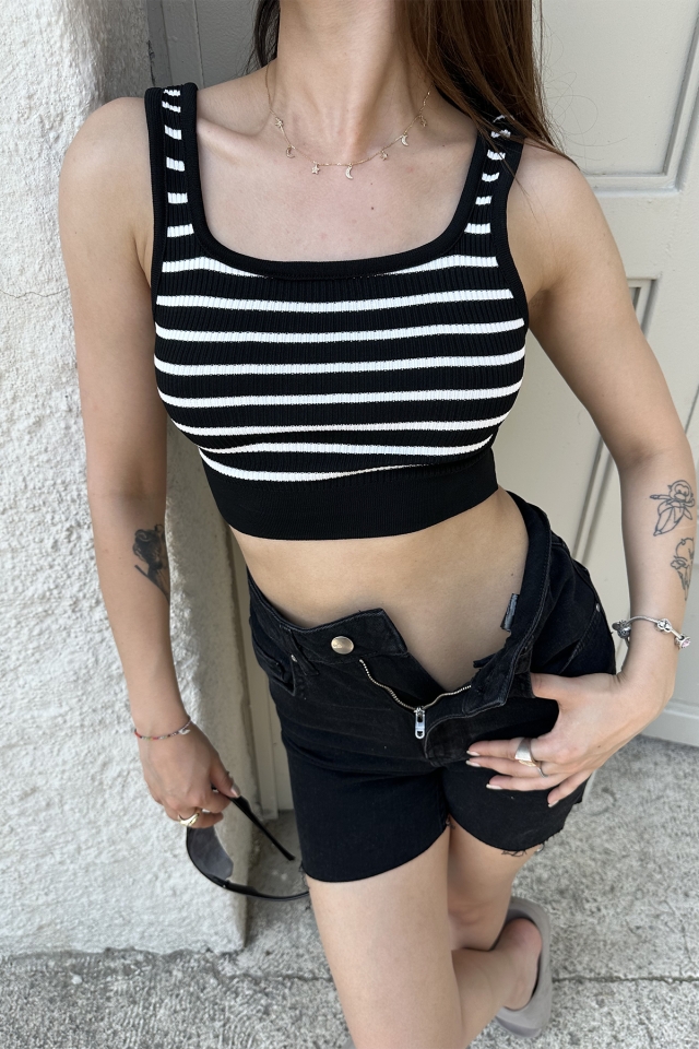 Siyah Çizgili Triko Crop Top (1)
